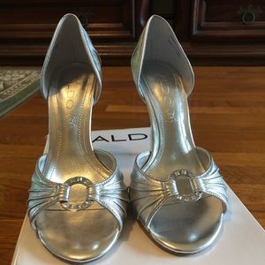 Aldo size 5 NWB 4” Silver